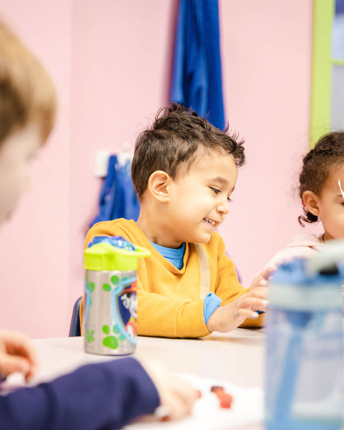 An image of a young boy enjoying Romp n' Roll's art classes for kids.