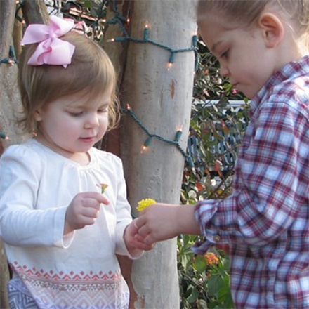 Keep those pesky bugs away from your kids this summer with tips from Romp n' Roll.